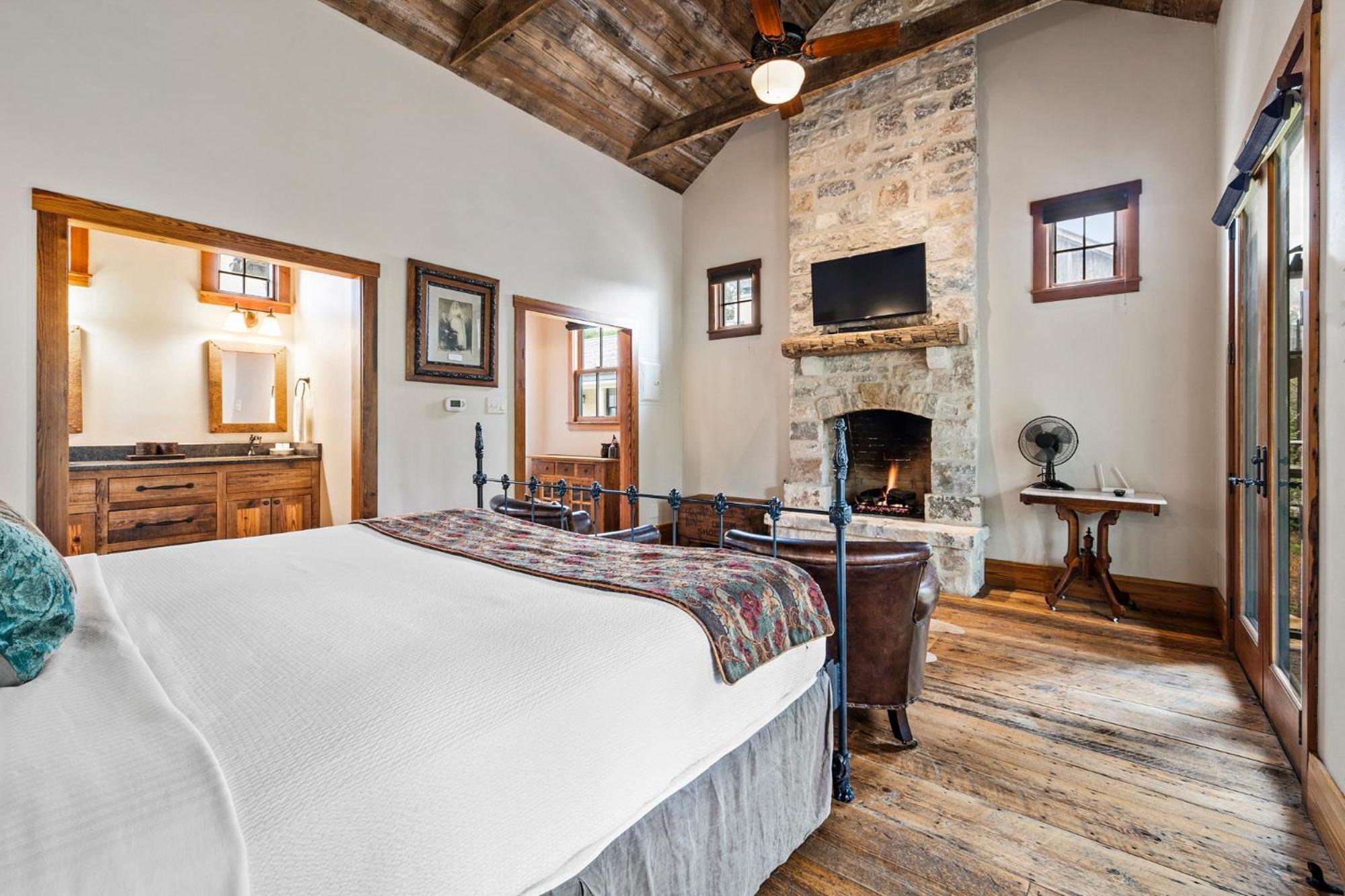 Blacksmith Quarters Фредериксбург Екстериор снимка