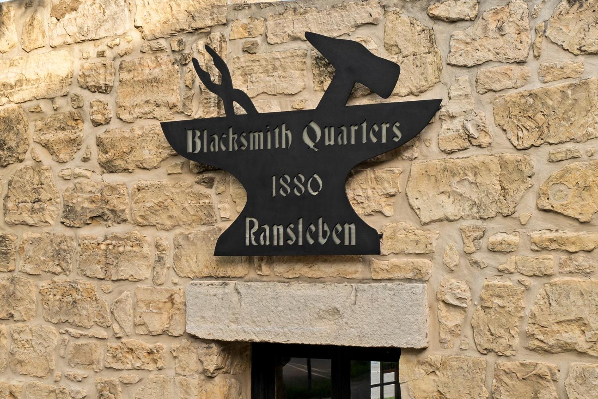 Blacksmith Quarters Фредериксбург Екстериор снимка